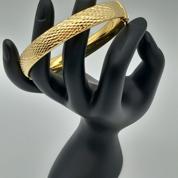 18k YELLOW GOLD OVER BRONZE DIAMOND CUT BANGLE BRACELET SIZE 8 - Picture 2 of 9